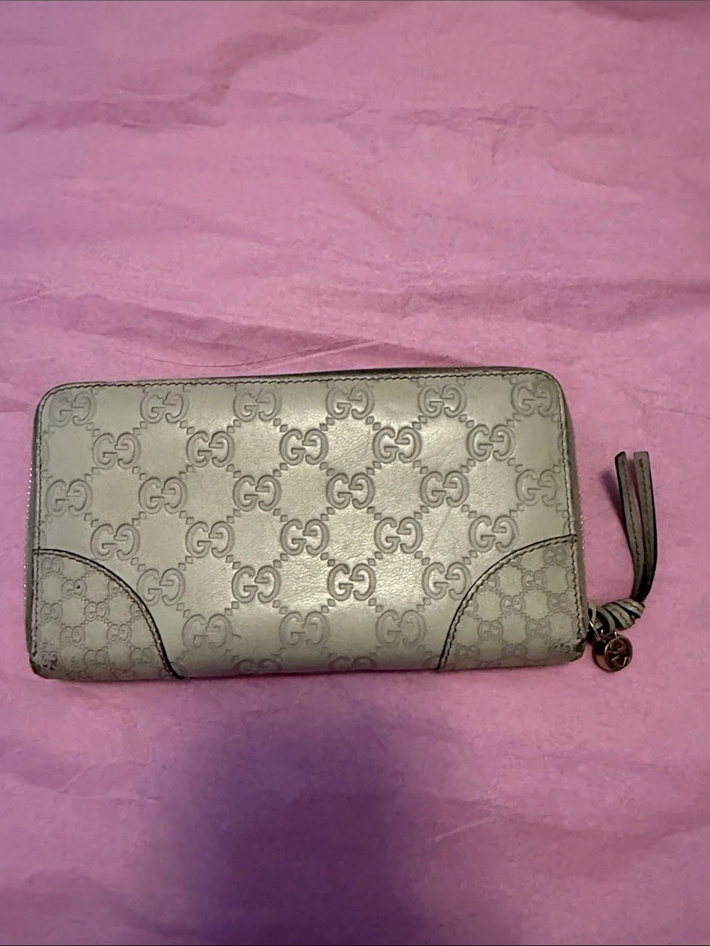 GUCCI Microguccissima Pattern Bree Leather Zip Around Wallet. Pre-loved